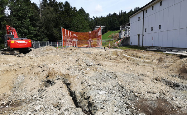 Aushub, Baumeisterarbeiten, Rohrblock, Umgebungsarbeiten, Erstellung der Zufahrt, Hochbau, 